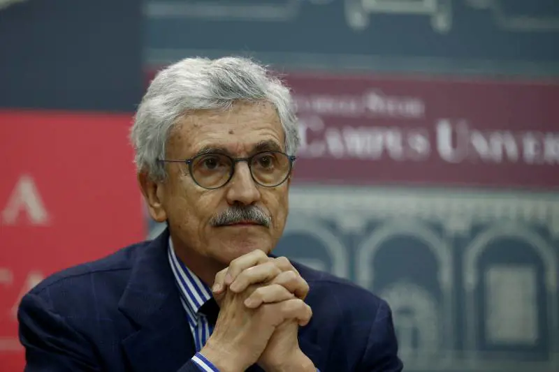 "D'Alema in affari col regime cinese che ci ha depistato sulla pandemia"