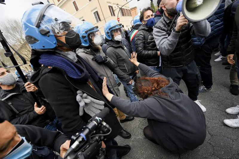 La ristoratrice in ginocchio: "È arrivata la bolletta, come si paga?"