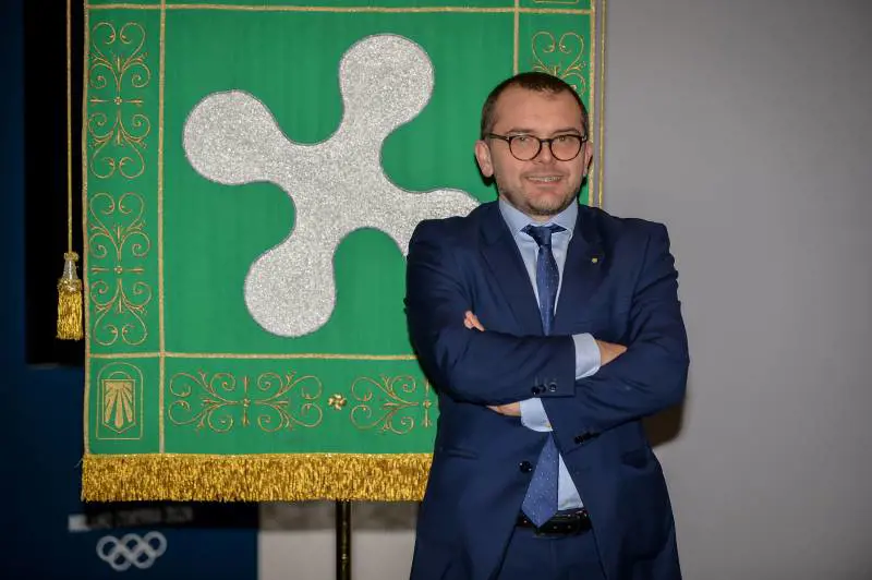 "Dati lombardi positivi. Riaprire subito i locali che hanno spazi aperti"