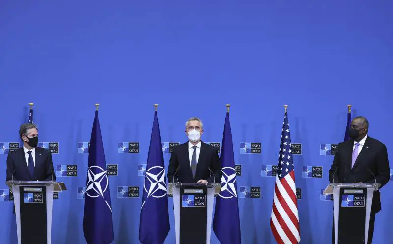 Blinken vede Stoltenberg: "Mosca fermi l'escalation"