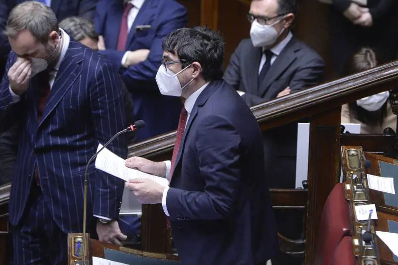La sinistra vuole l'utero in affitto, ma gratis