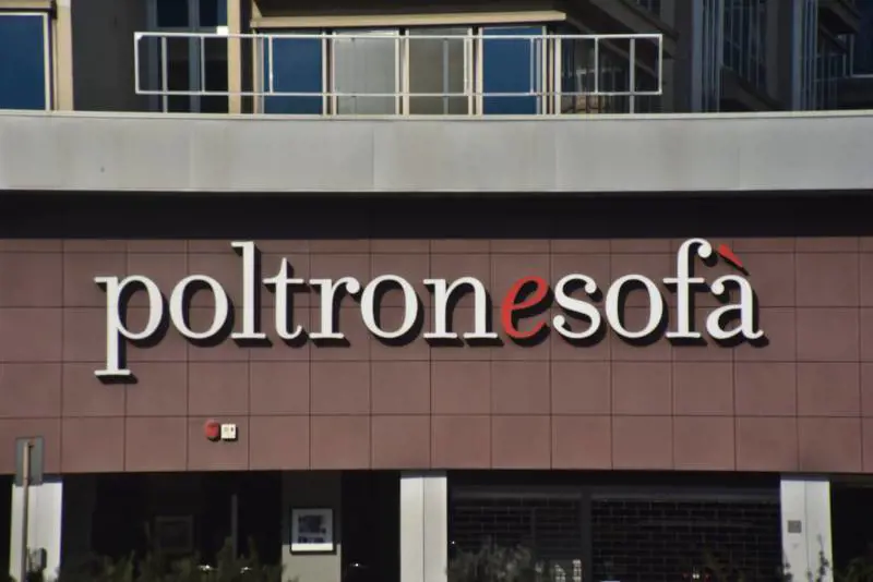"Affrettati, hai tempo fino a domani". Ma per Poltronesofà finisce male