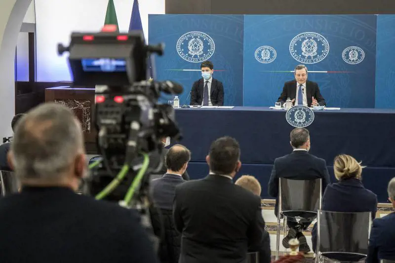 "Un rischio ragionato": così Draghi ha deciso di riaprire