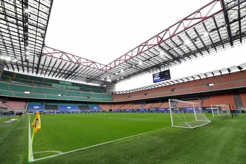 I tifosi tornano allo stadio e nei palazzetti
