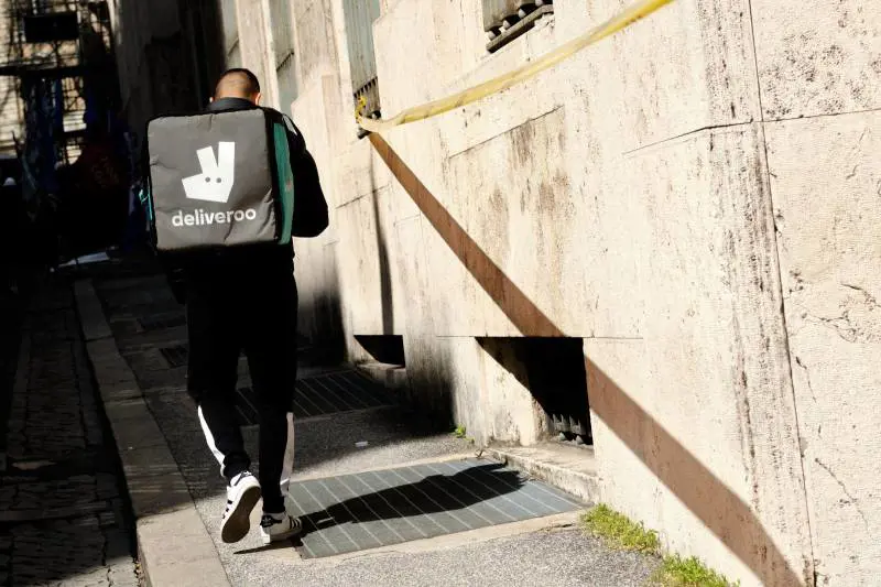 "I rider Deliveroo sono autonomi e non lavoratori dipendenti"