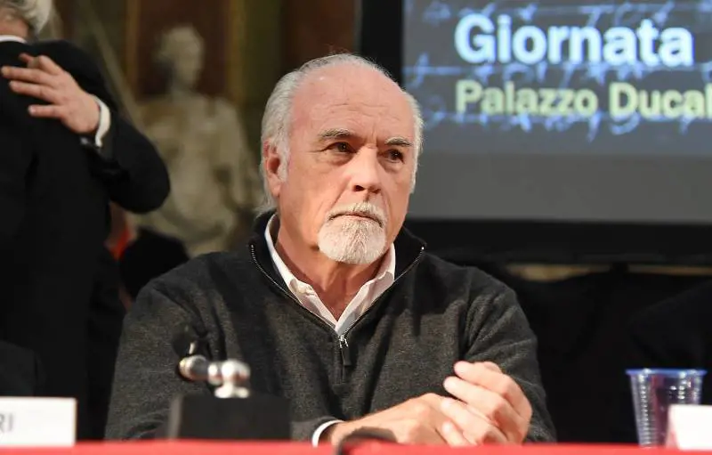 Antonio Ricci dopo la bufera su Striscia: "Denuncia fa più ridere del siparietto. Non chiediamo scusa"