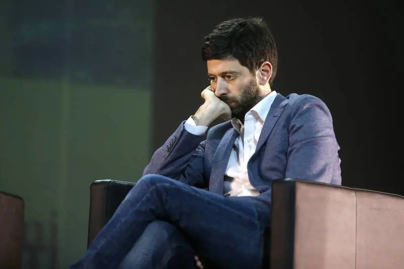 Voto di sfiducia a Speranza. Salvini: votarla? Sento Sileri e...