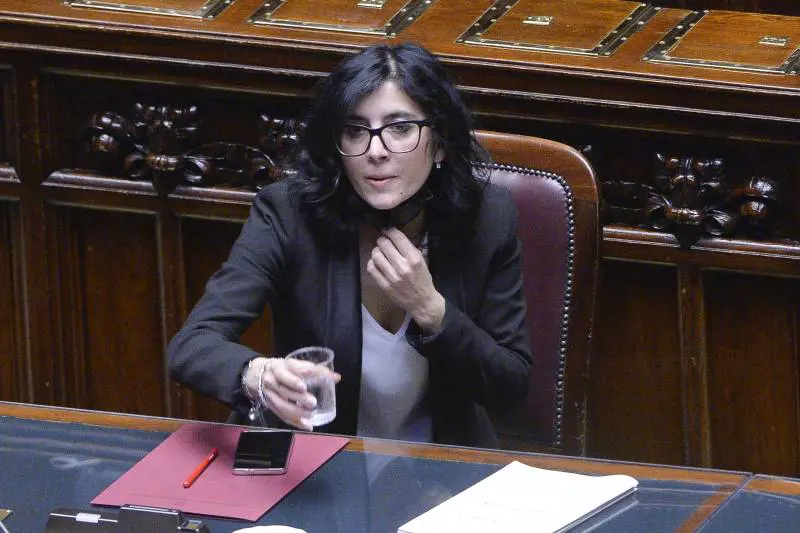 "Ha già fatto 2 mandati". Il M5s ferma la Dadone ma candida il marito