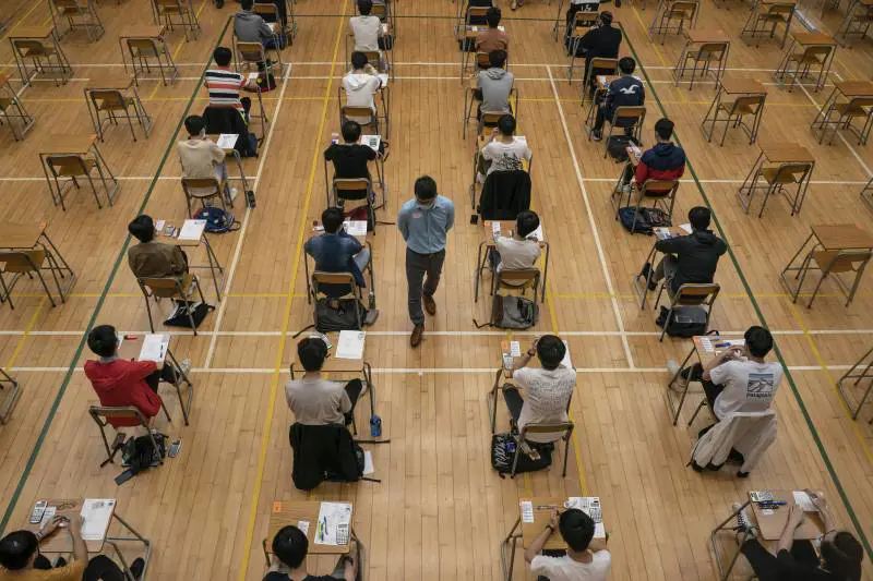"Distanziamento negli spazi chiusi insensato". Lo studio smentisce l'Oms