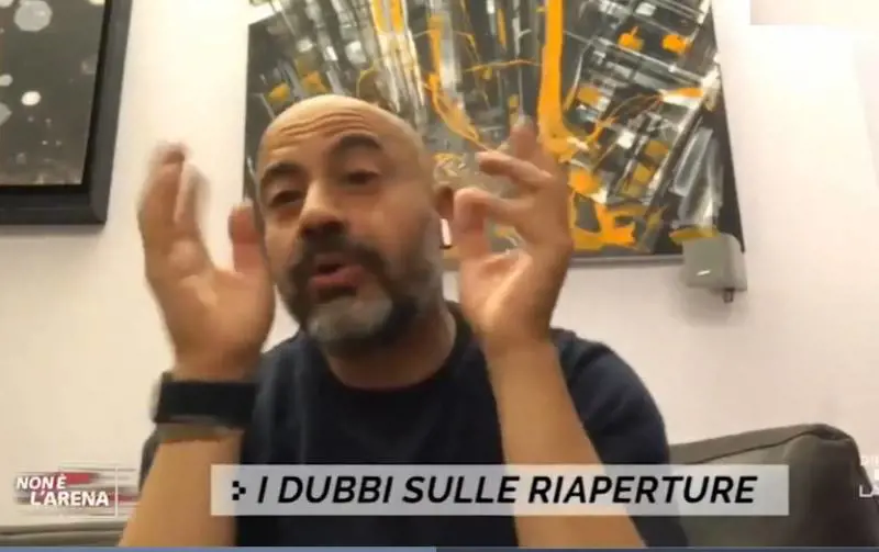 "Minacce e insulti dai no-vax": Parenzo querela Paragone