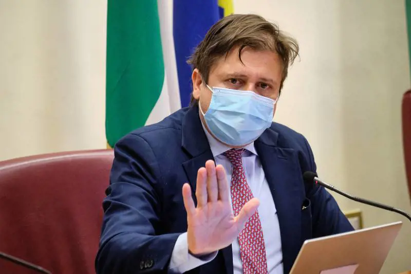 Sileri sfiducia Speranza. "Sul piano pandemico bugie dalle mele marce"