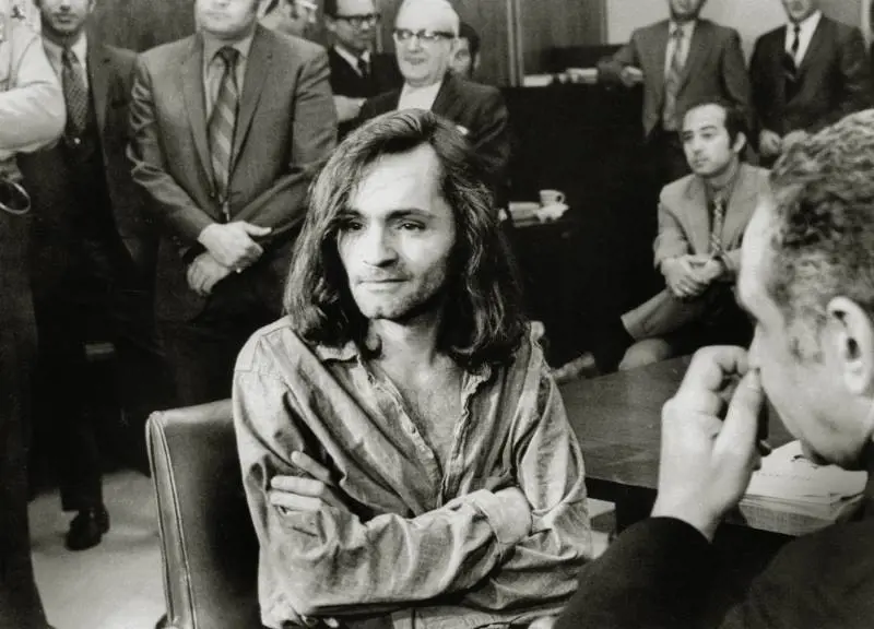 "Venduto per una birra". Charles Manson, il musicista dall'anima criminale