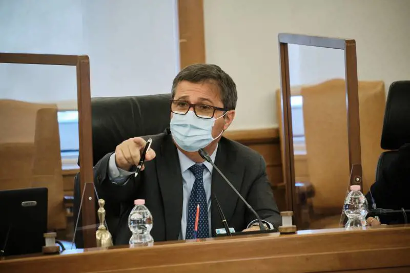 Imbarazzo della politica sul marcio tra le toghe M5s: "Niente inchiesta"