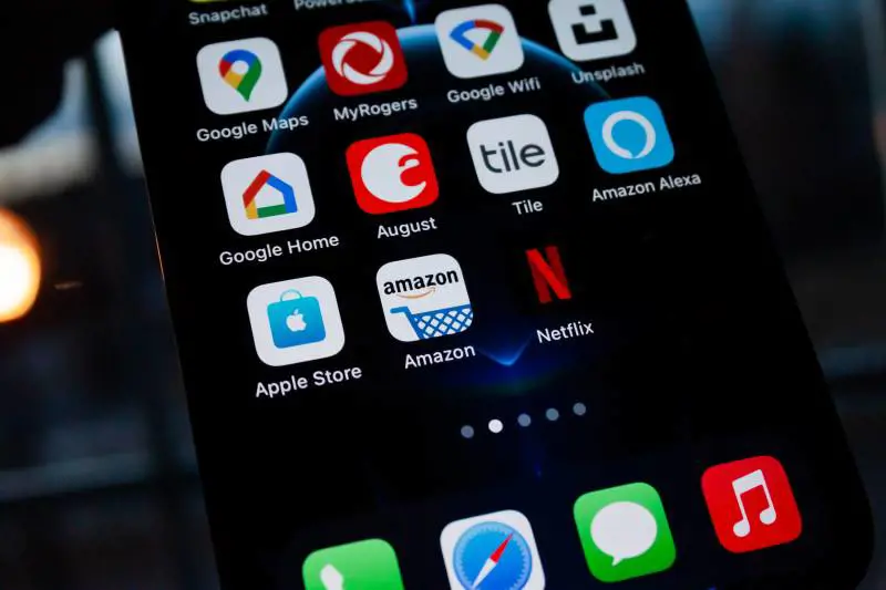 Via i cellulari dalle scuole? Non risolve