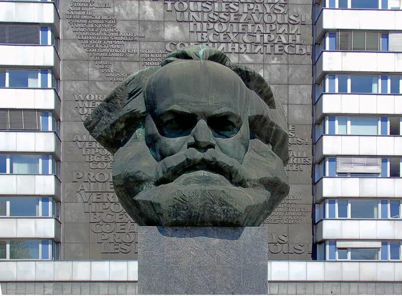 La sinistra coerente passa da Marx ai trapper