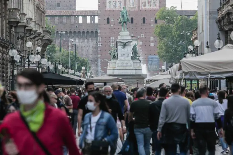 Il "pronostico" sulle Feste: cosa accadrà col Covid. Poi scatta la discesa