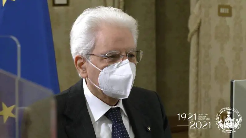 Mattarella tace su corvi e dossier: non interferisco con le inchieste