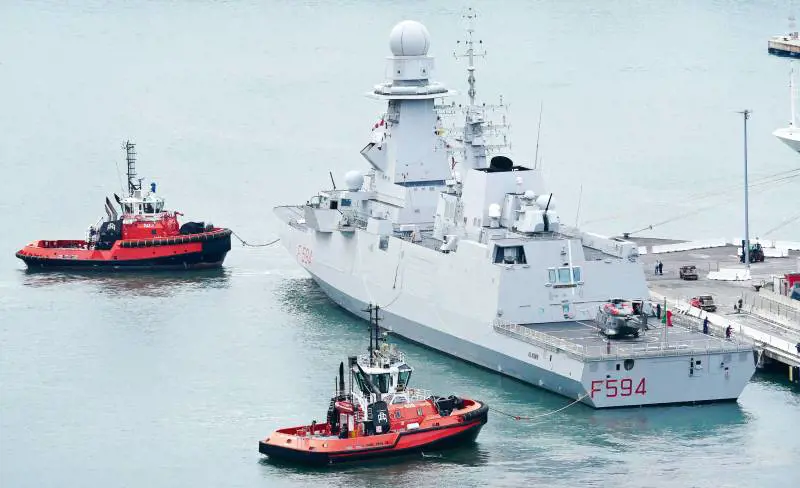 La Guardia costiera di Tripoli: "Soltanto colpi in aria. Avevano sconfinato nelle nostre acque e non hanno risposto ai nostri appelli". 