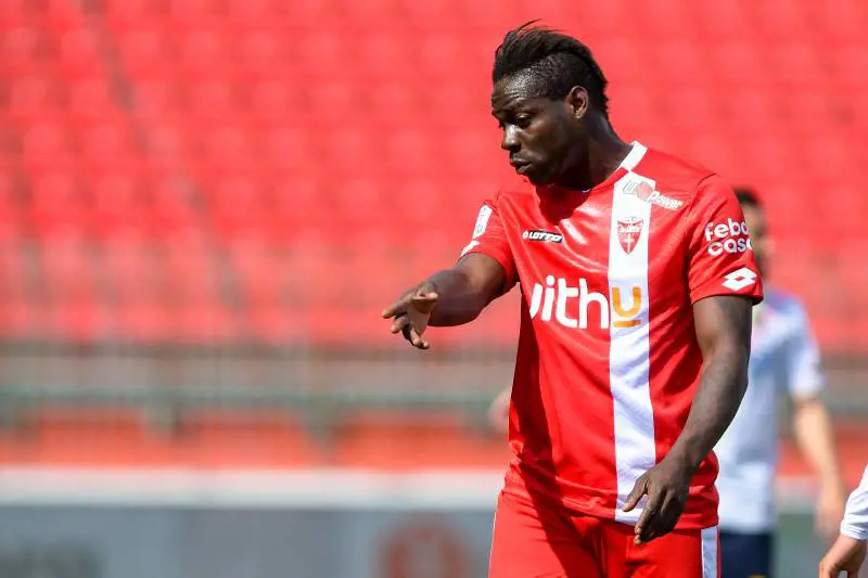 "Non fate figli per soldi", "Sono una vittima": scoppia il caso Balotelli