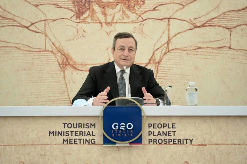 Le 3 date per l'addio al coprifuoco: ecco il piano di Draghi