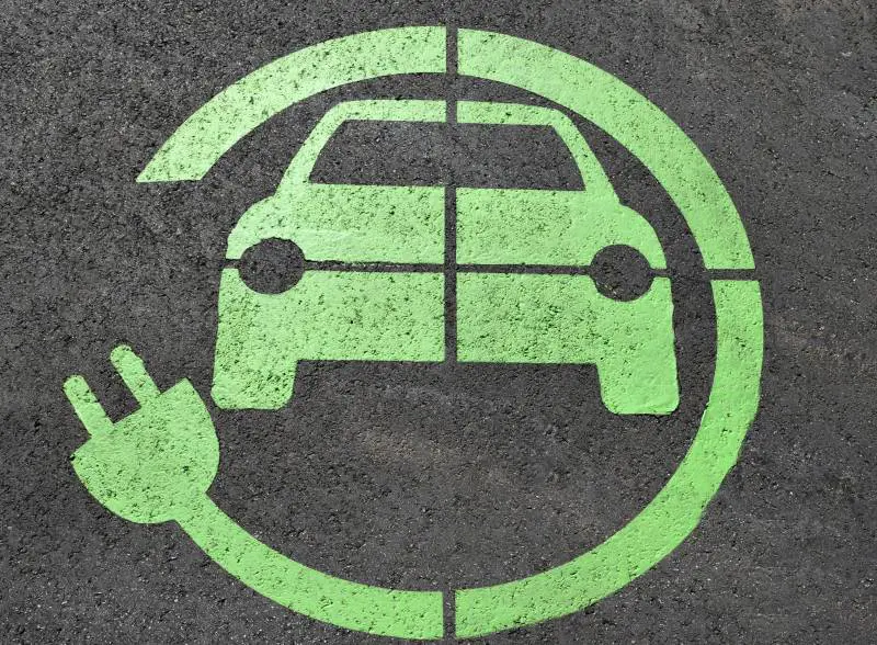 Tra 2030 e 2040 solo auto elettriche