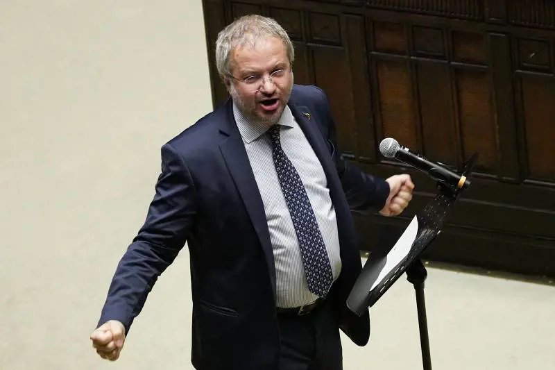 Rissa nella Lega a Montecitorio sul green pass. Insulti tra deputati. E Borghi finisce nel mirino