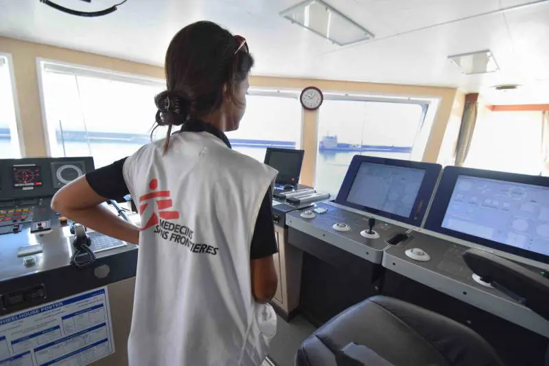 Migranti, boom di partenze dalla Libia. E Msf torna in mare