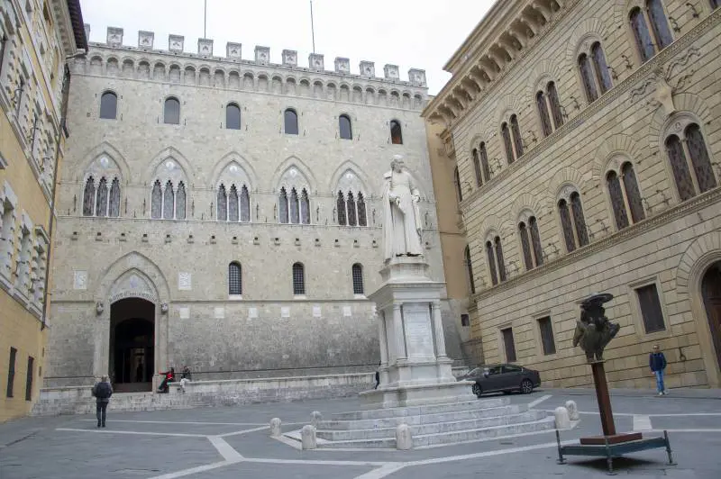Le incoerenze di Letta sul caso Mps