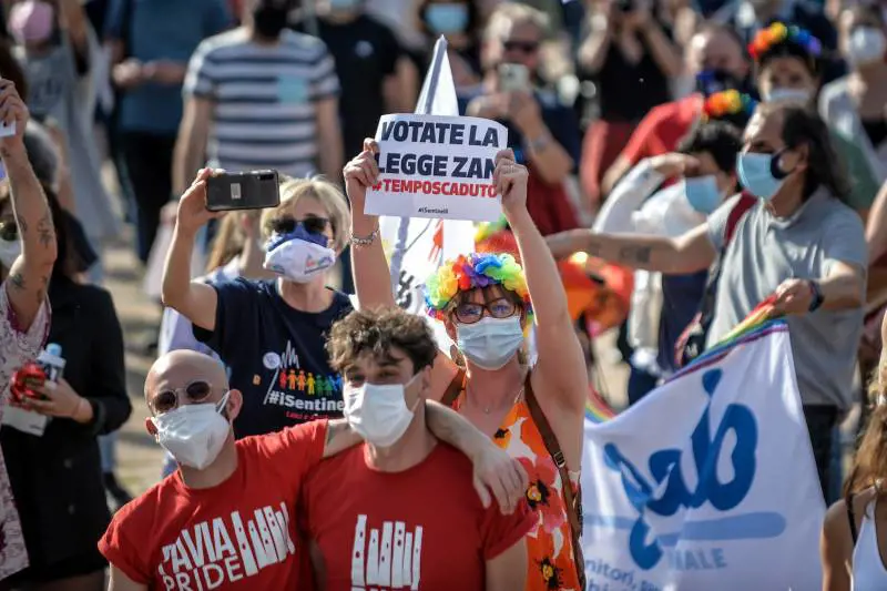 "Rivela il nostro sesso": l'ira dei trans contro il Green pass