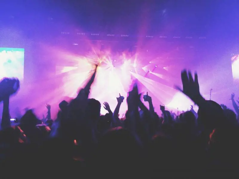 Centocinquanta in una discoteca abusiva: il titolare non aveva neanche un permesso