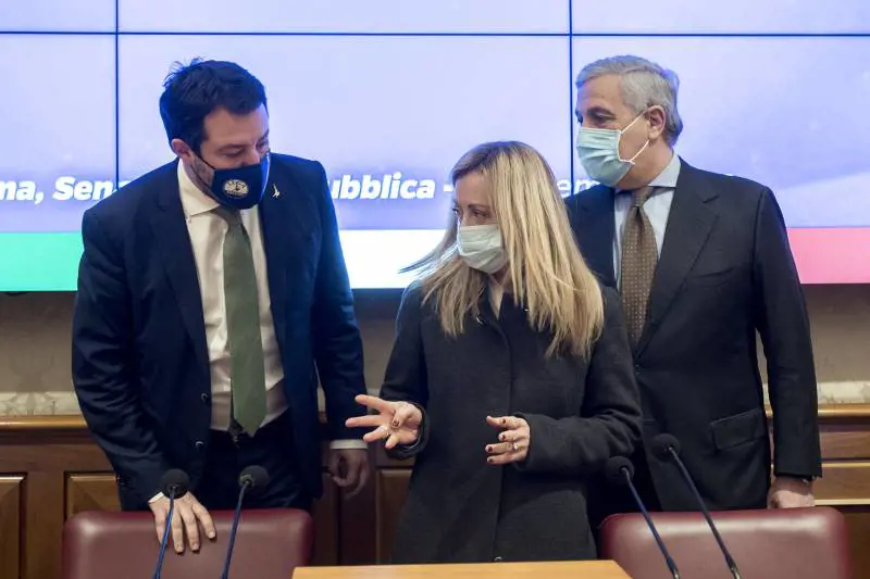 Tajani stoppa la Meloni: "Premier? È presto..."