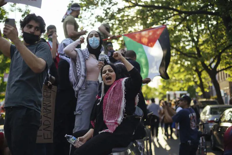 L'Occidente in corteo per Hamas odia Israele e coccola i terroristi