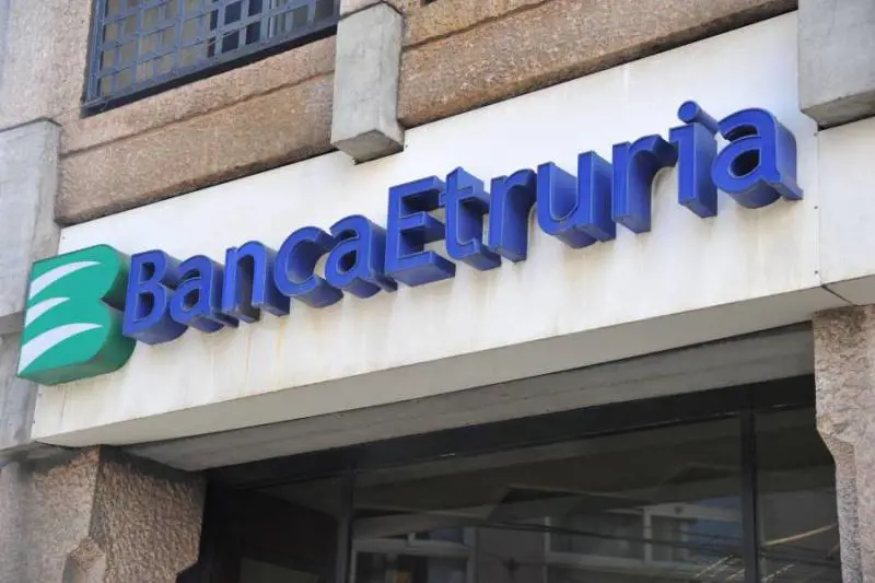 Banca Etruria, consulenze d’oro: tutti assolti, anche papà Boschi