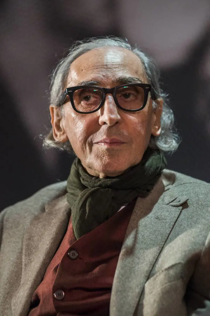 L'"impolitico" che la destra amava (non corrisposta)