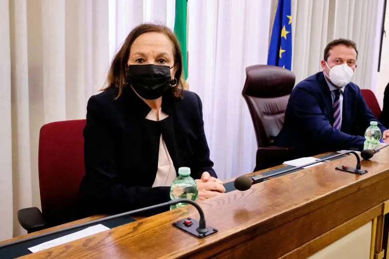 Lamorgese "chiama" l'Ue. Ma Sassoli s'inchina alle Ong