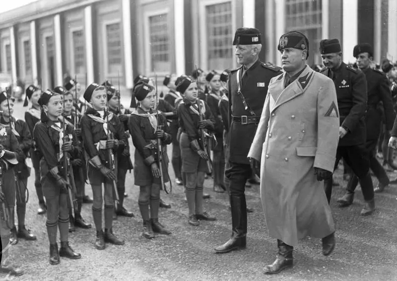 Se la sinistra salva l'onorificenza al Duce