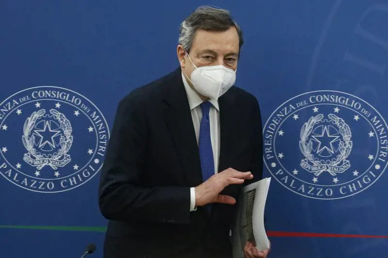 Da lunedì un'Italia gialla che corre verso il bianco. Le regole per chi riapre.