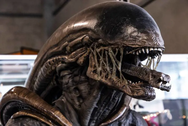Alien: Pianeta Terra su Disney+, tra nuovi ibridi e il ricordo che siamo mortali
