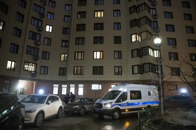 "Mi seccava il suo pianto" e l'uomo getta il neonato dal quinto piano