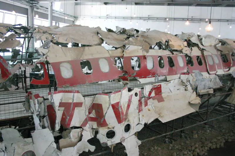 L'unica sentenza giudiziaria sulla tragedia assolve i generali e avalla la tesi della bomba
