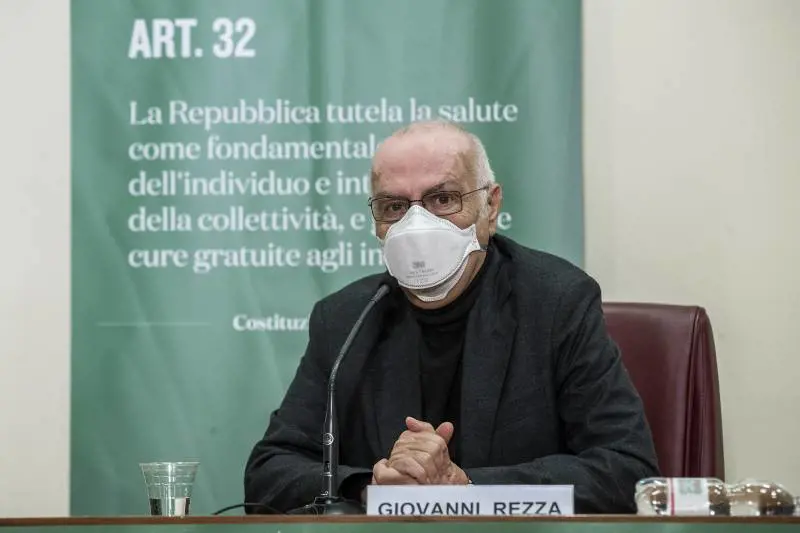 L'epidemia rallenta, 3 Regioni bianche "Nei locali via la mascherina al tavolo"