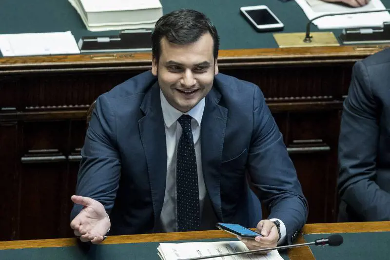 Covid, il grillino fa la predica alla Lega. Ma sui vaccini...