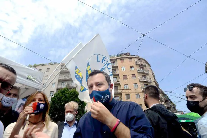 Ue, Salvini: "Gruppo unico di centrodestra". Ma viene stoppato