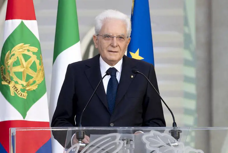 Il caos M5s e i guai Pd impattano sul Colle. E ritorna l'espediente del Mattarella bis