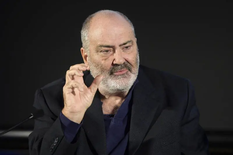 Bettini schiaffeggia il suo Pd "Firmo per tre referendum"