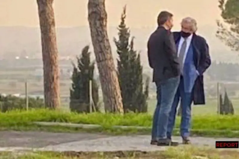 "Si confonde, mente o nasconde qualcosa". Renzi inchioda Conte sul caso Autogrill