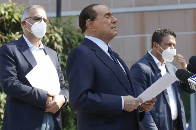 Allarme di Berlusconi. "La Cina un pericolo per la nostra sicurezza"