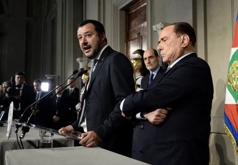 Il Cav: sì al partito unico. E registra due marchi. Ma Salvini adesso frena