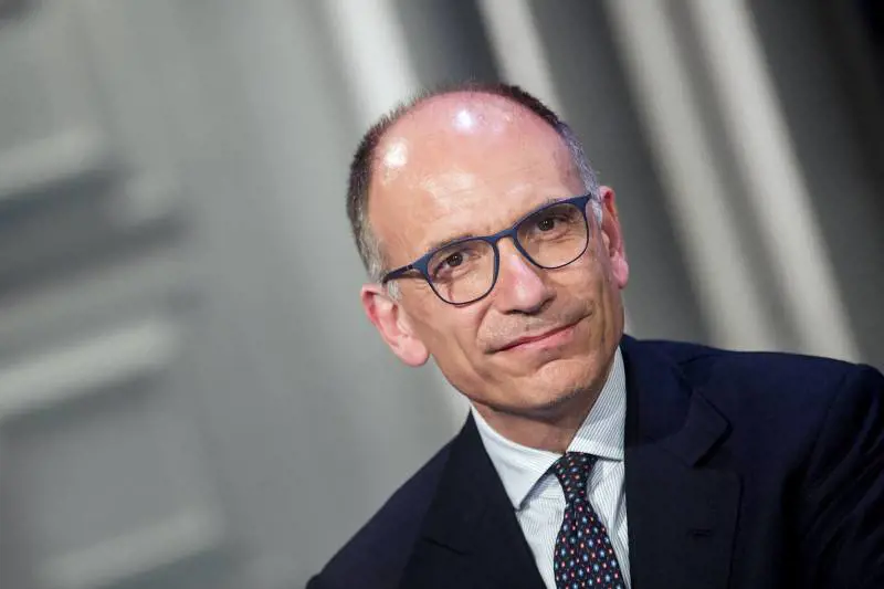 Letta sulla graticola cerca il paracadute in Parlamento