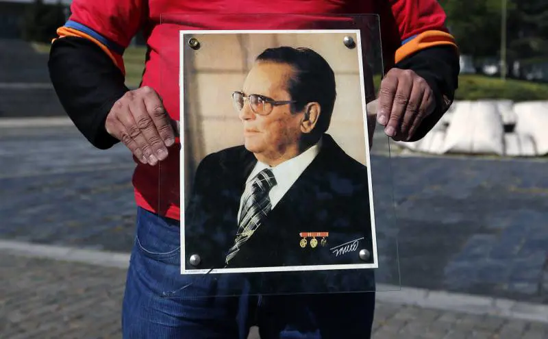 Vietato citare i comunisti sulle foibe titine